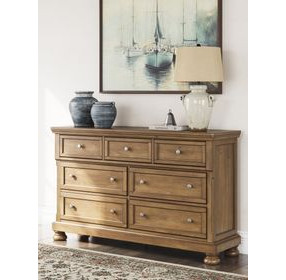 Vandenmore Medium Brown Dresser