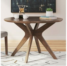 Lyncott Medium Brown Round Dining Table