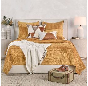 Bari Honey Gold Velvet King Quilt